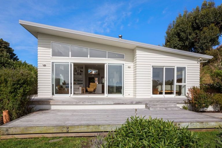 Photo of property in 152 Eskdale Road, Papakowhai, Porirua, 5024