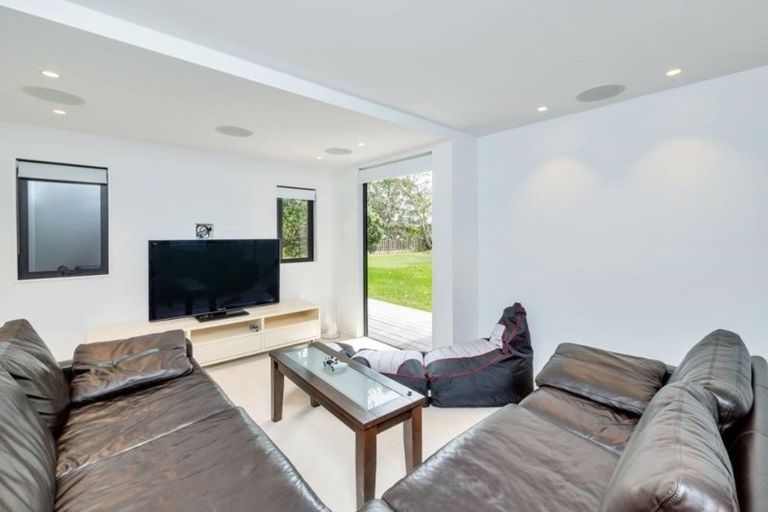 Photo of property in 14a Stanley Point Road, Stanley Point, Auckland, 0624