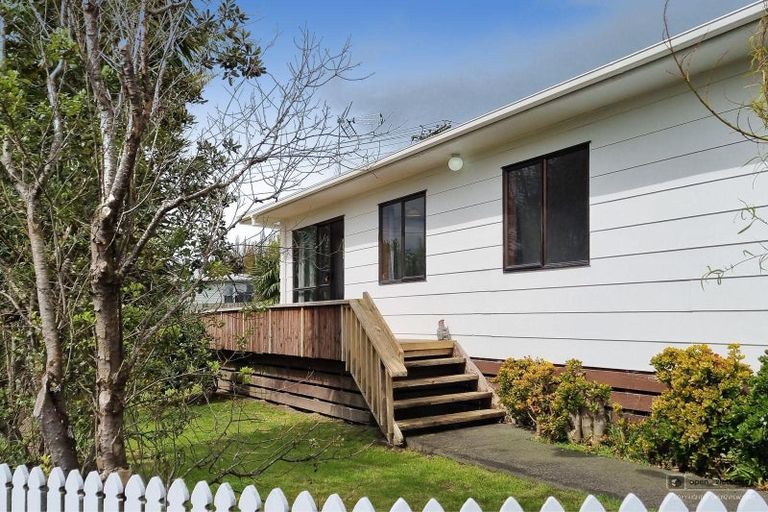 Photo of property in 1/32 Parakai Avenue, Parakai, 0830