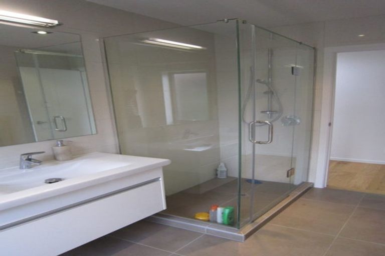 Photo of property in 10a Fraser Road, Narrow Neck, Auckland, 0624