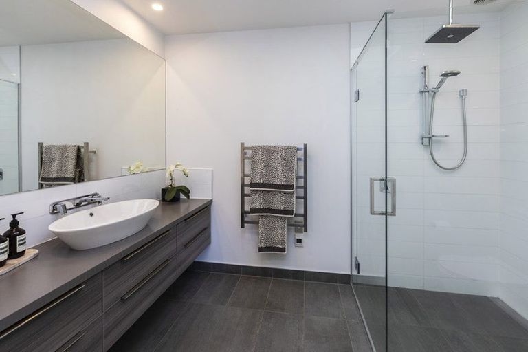 Photo of property in 2 Maurice Knowles Lane, Cashmere, Christchurch, 8022