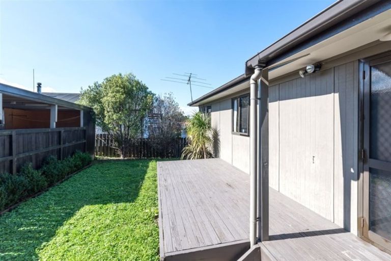 Photo of property in 2/11 Akehurst Avenue, New Lynn, Auckland, 0600