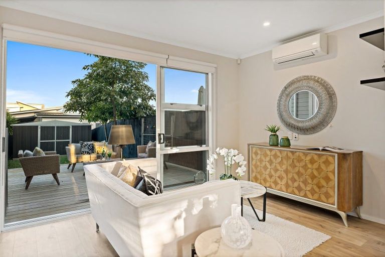 Photo of property in 6 Touhou Road, Hobsonville, Auckland, 0616