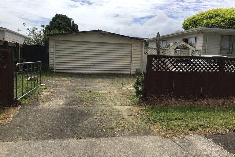 Photo of property in 1 Sandrine Avenue, Clover Park, Auckland, 2019