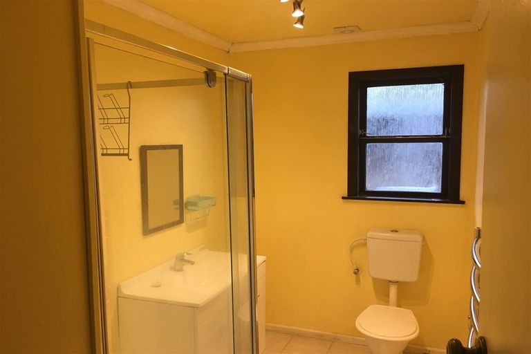 Photo of property in 2 Ambler Avenue, Glen Eden, Auckland, 0602