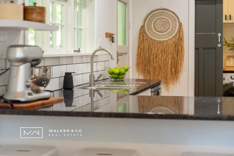 Photo of property in 4 Elmslie Road, Pinehaven, Upper Hutt, 5019