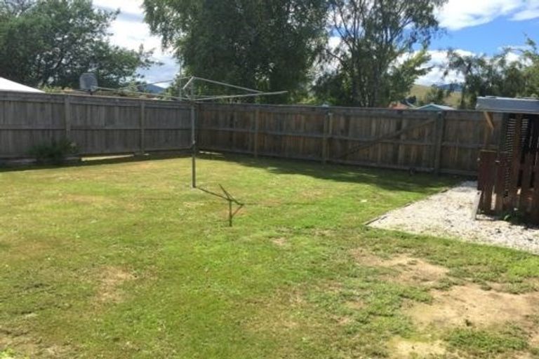 Photo of property in 8a Windlesham Place, Wakefield, 7025