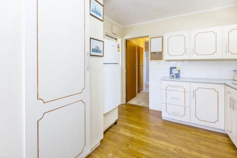 Photo of property in 2/50 Kowhai Avenue, Ebdentown, Upper Hutt, 5018