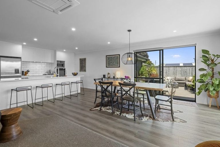 Photo of property in 18 Piharau Crescent, Hurdon, New Plymouth, 4310