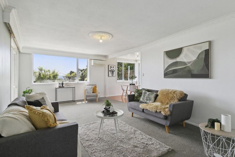 Photo of property in 6 Brooker Grove, Newlands, Wellington, 6037