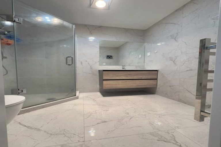 Photo of property in 19d Farwood Drive, Henderson, Auckland, 0612