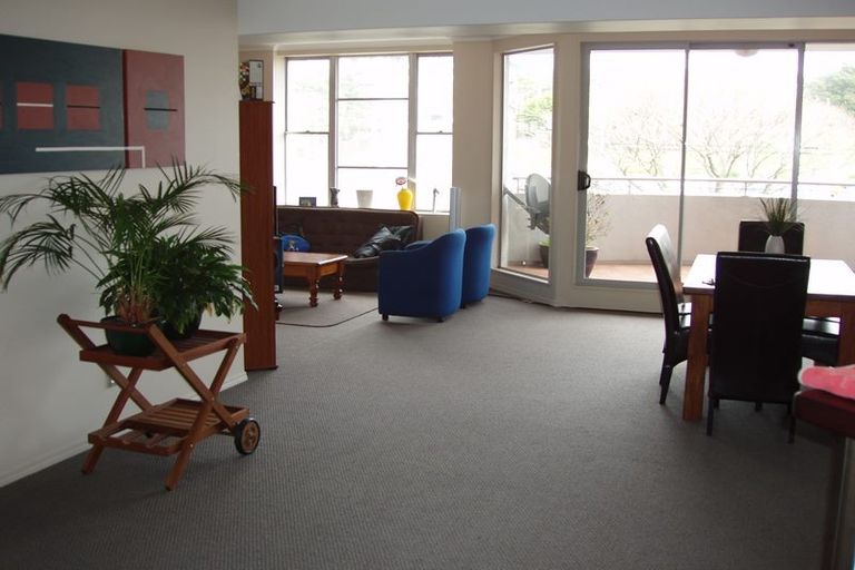 Photo of property in Construction House, 53/80 Kent Terrace, Mount Victoria, Wellington, 6011