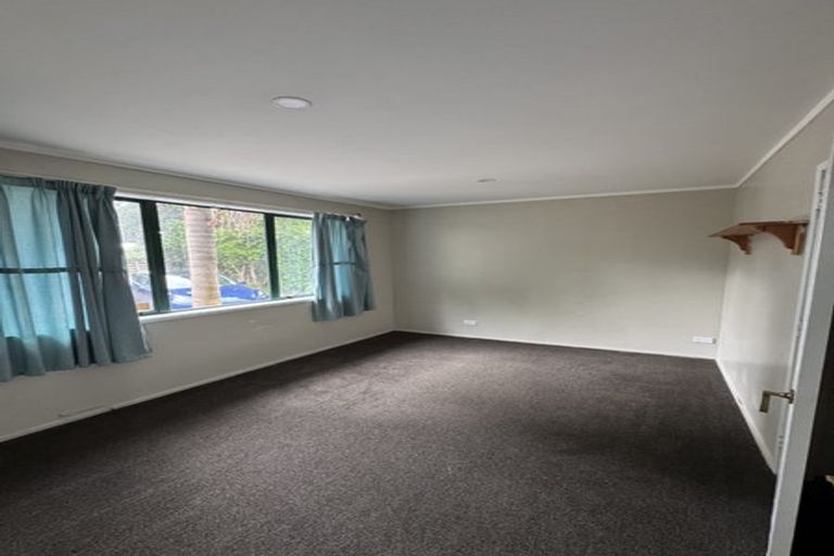 Photo of property in 302 Wairau Road, Glenfield, Auckland, 0629