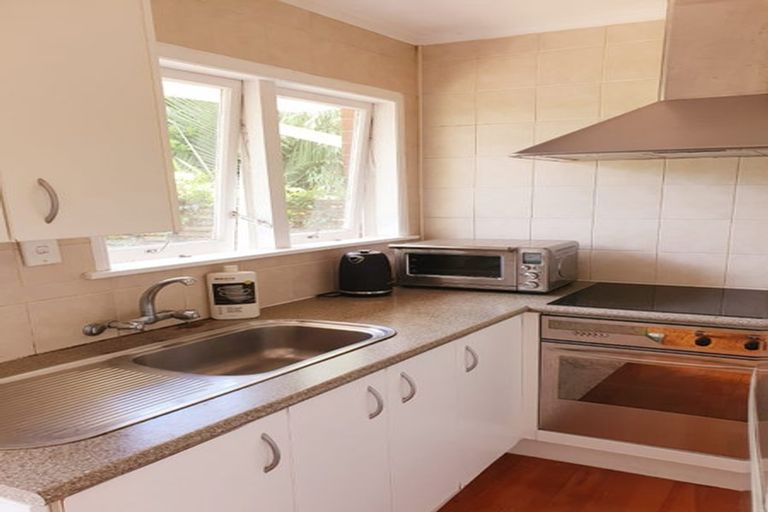 Photo of property in 1/24 Liston Crescent, Cockle Bay, Auckland, 2014