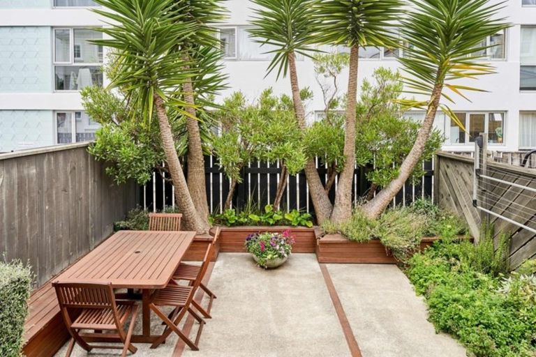 Photo of property in 63 Brougham Street, Mount Victoria, Wellington, 6011