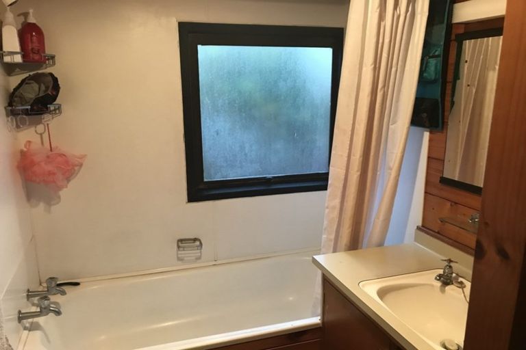 Photo of property in 6 Aries Place, Kawaha Point, Rotorua, 3010