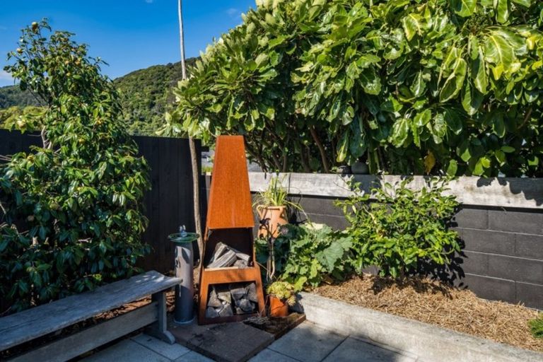 Photo of property in 42 Pukatea Street, Eastbourne, Lower Hutt, 5013