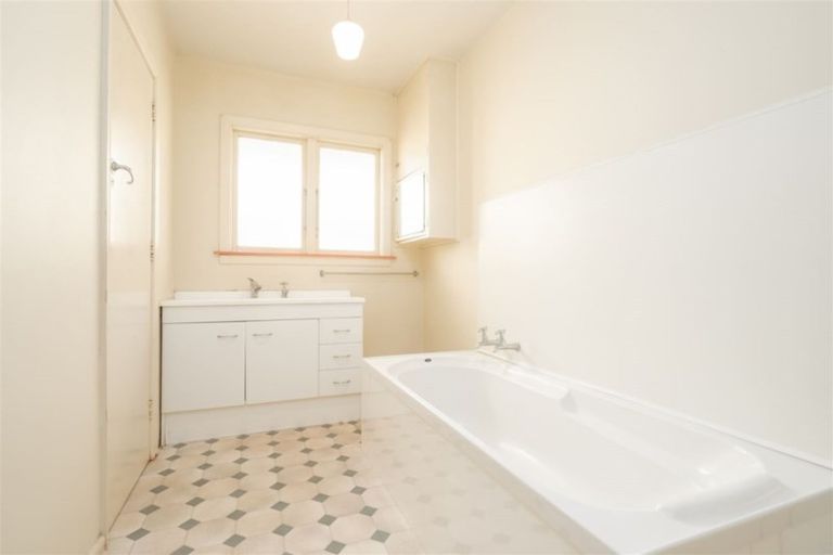 Photo of property in 277 Memorial Avenue, Burnside, Christchurch, 8053