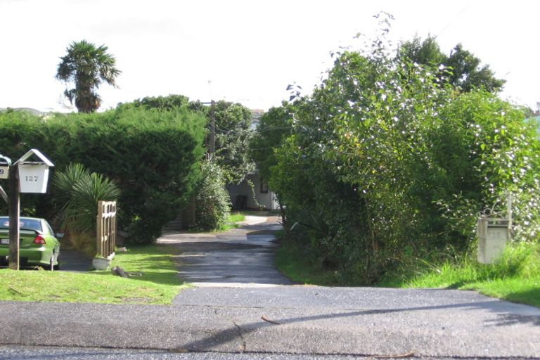 Photo of property in 127 Vodanovich Road, Te Atatu South, Auckland, 0610