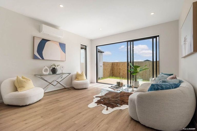 Photo of property in 12 Horokaka Street, Massey, 0614