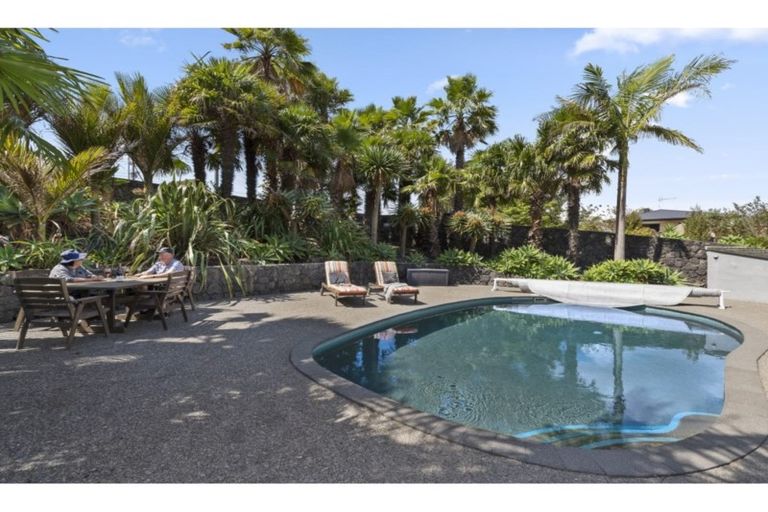 Photo of property in 2/90 Albany Highway, Greenhithe, Auckland, 0632