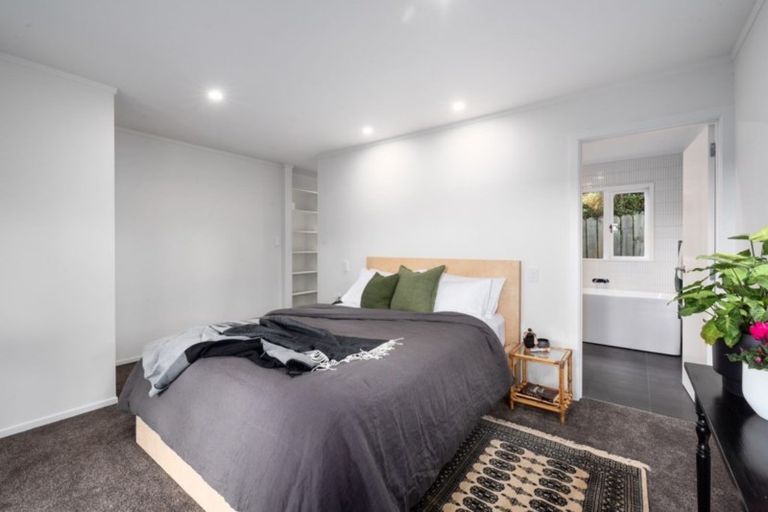 Photo of property in 3b Shiloh Way, Greenhithe, Auckland, 0632