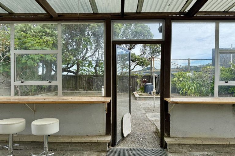 Photo of property in 98 Endeavour Street, Lyall Bay, Wellington, 6022