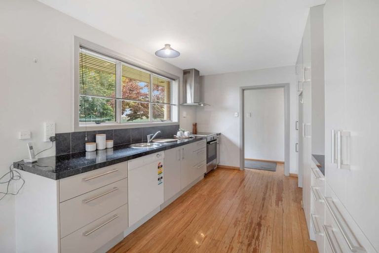 Photo of property in 14 Oakdale Street, Avonhead, Christchurch, 8042