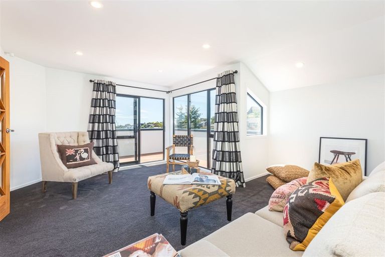 Photo of property in 139 Mount Pleasant Road, Mount Pleasant, Christchurch, 8081