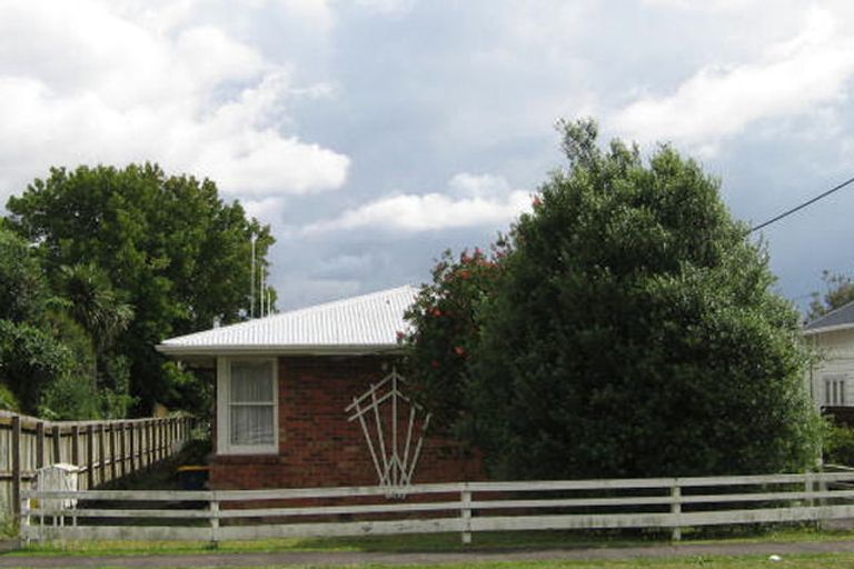 Photo of property in 105 Titirangi Road, New Lynn, Auckland, 0600