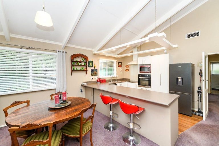 Photo of property in 16 Antrim Place, Hokowhitu, Palmerston North, 4410