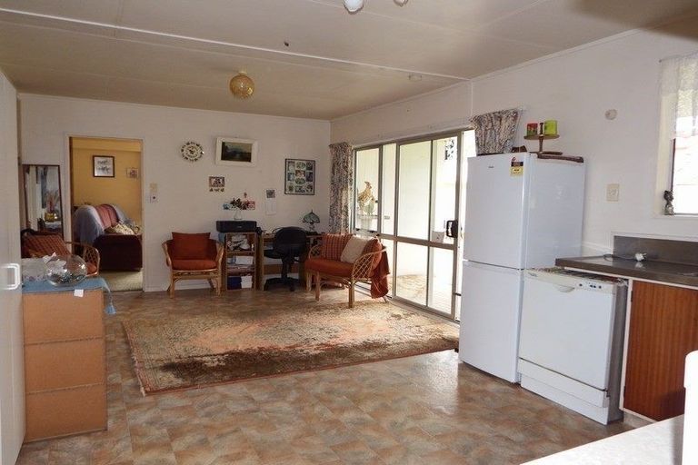 Photo of property in 57 Wikitoria Road, Putiki, Whanganui, 4501