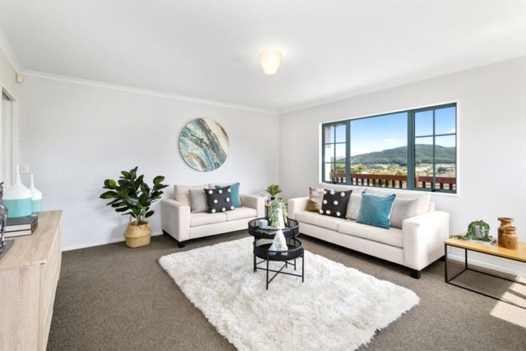 Photo of property in 128 Woodman Drive, Tawa, Wellington, 5028