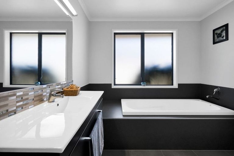 Photo of property in 9 Huetu Place, Bell Block, New Plymouth, 4312