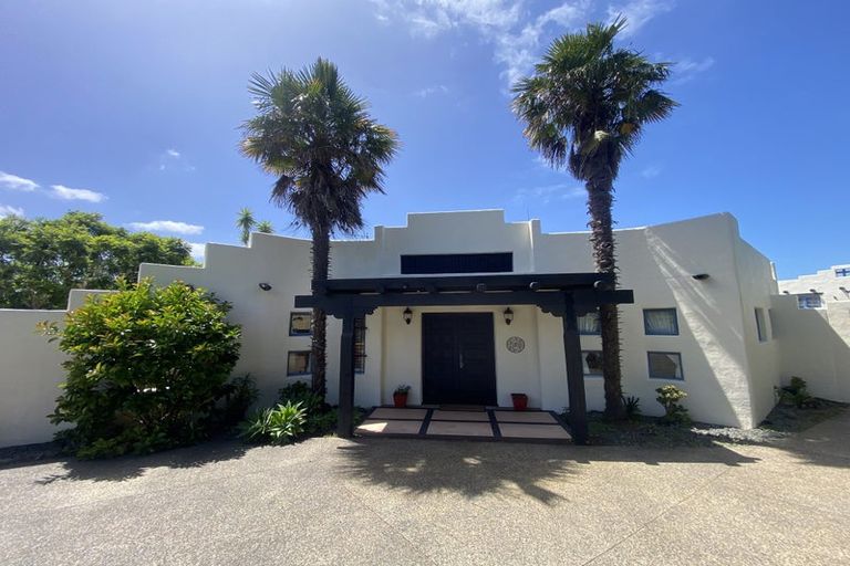 Photo of property in 9 Laingrange Place, Laingholm, Auckland, 0604