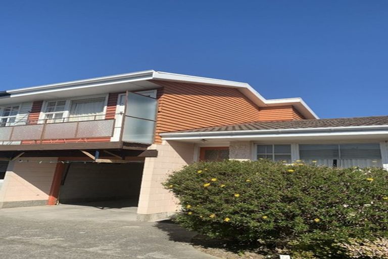 Photo of property in 2/11 Division Street, Riccarton, Christchurch, 8041