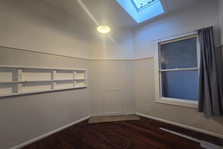 Photo of property in 92 Rolleston Street, Mount Cook, Wellington, 6021