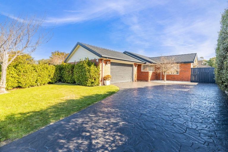 Photo of property in 6 Ronald George Place, Parklands, Christchurch, 8083