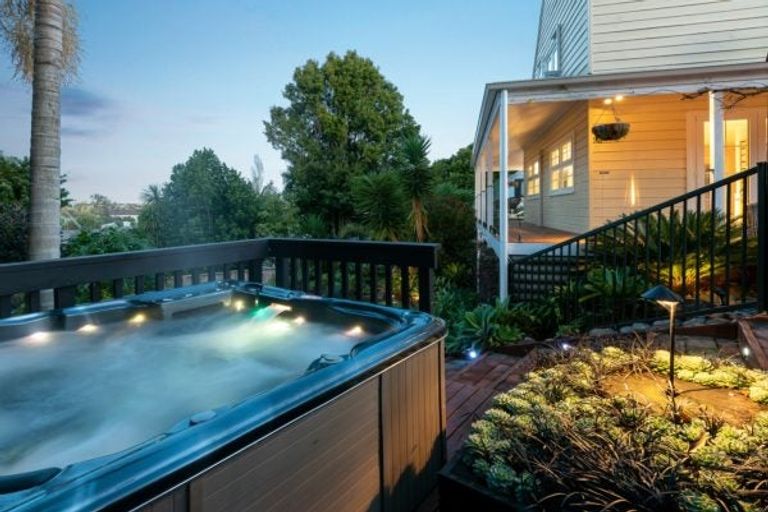 Photo of property in 12 Regia Close, Half Moon Bay, Auckland, 2012