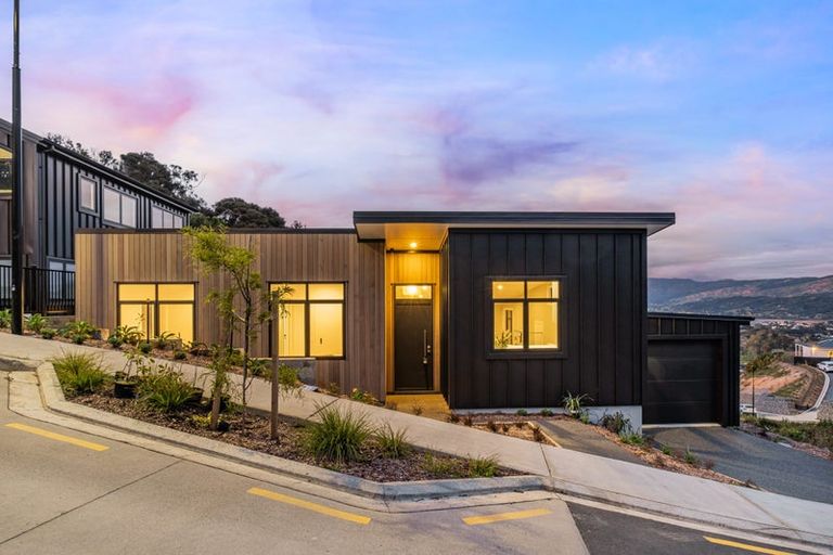 Photo of property in 5 Skysail Lane, Whitby, Porirua, 5024