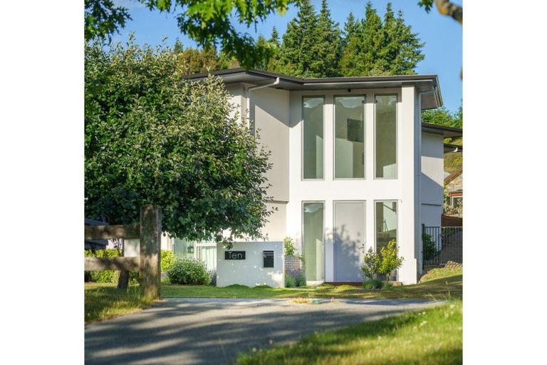 Photo of property in 10 Bevan Place, Wanaka, 9305