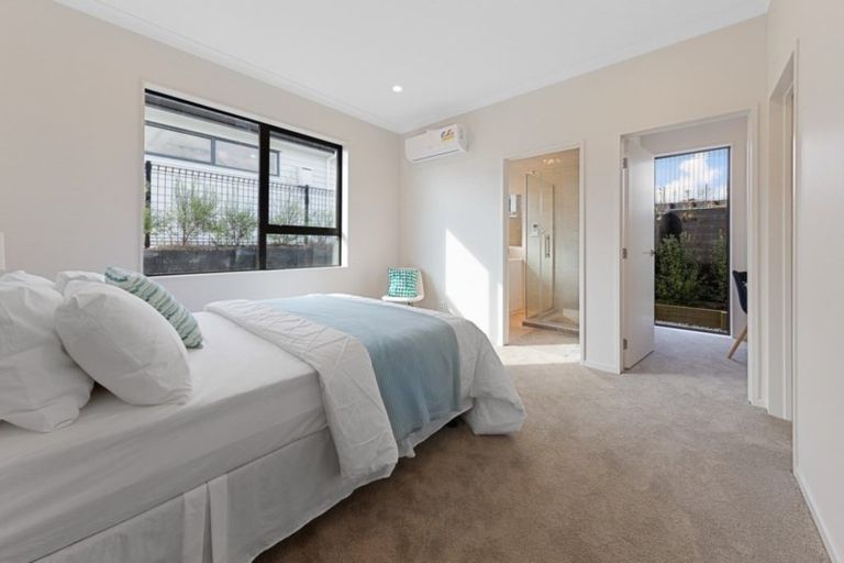 Photo of property in 2 Frazen Avenue, Papakura, 2110