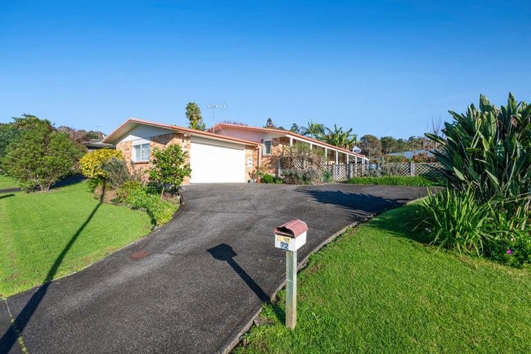 Photo of property in 72 Cabeleigh Drive, Helensville, 0800