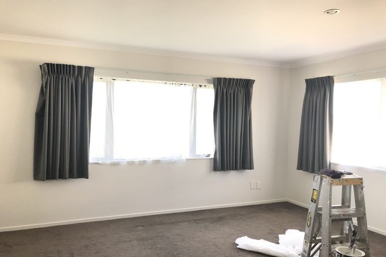 Photo of property in 16 Andover Way, Goodwood Heights, Auckland, 2105