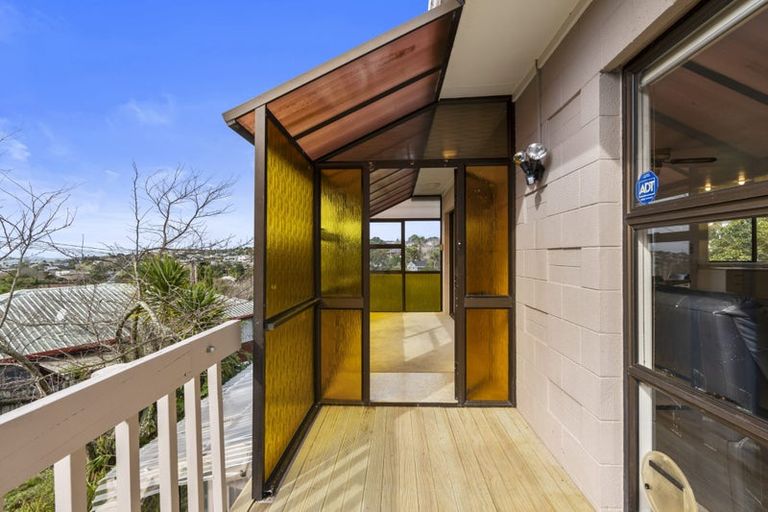 Photo of property in 2/90 Browns Bay Road, Rothesay Bay, Auckland, 0630