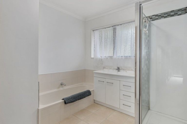 Photo of property in 74 Harbour View Road, Omokoroa, 3114