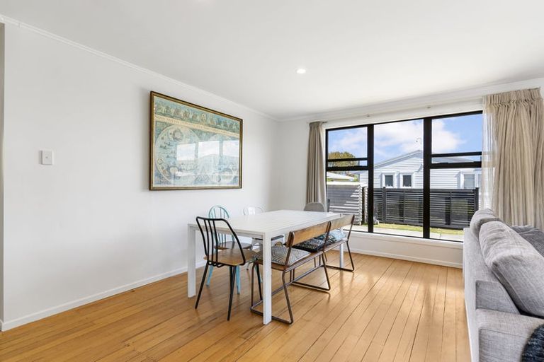 Photo of property in 22a Kirrie Avenue, Te Atatu South, Auckland, 0610