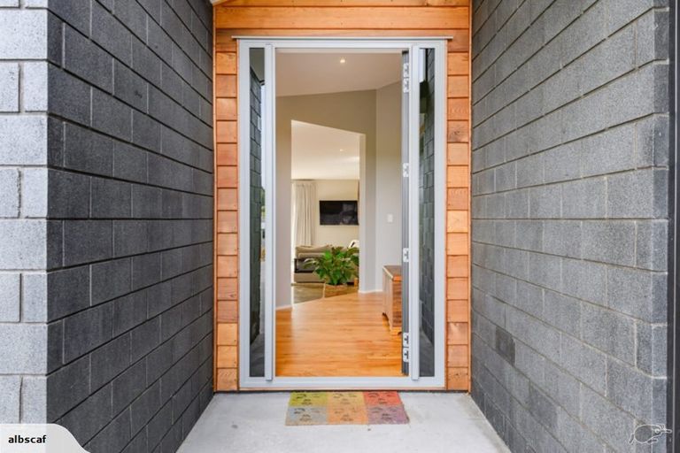 Photo of property in 21 Van Rixel Drive, Kumeu, 0810