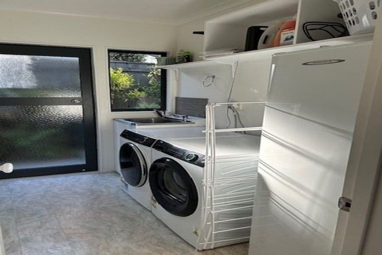 Photo of property in 4 Padstow Place, Camborne, Porirua, 5026