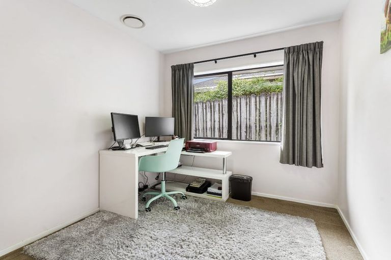 Photo of property in 4 Carriage Close, Northpark, Auckland, 2013